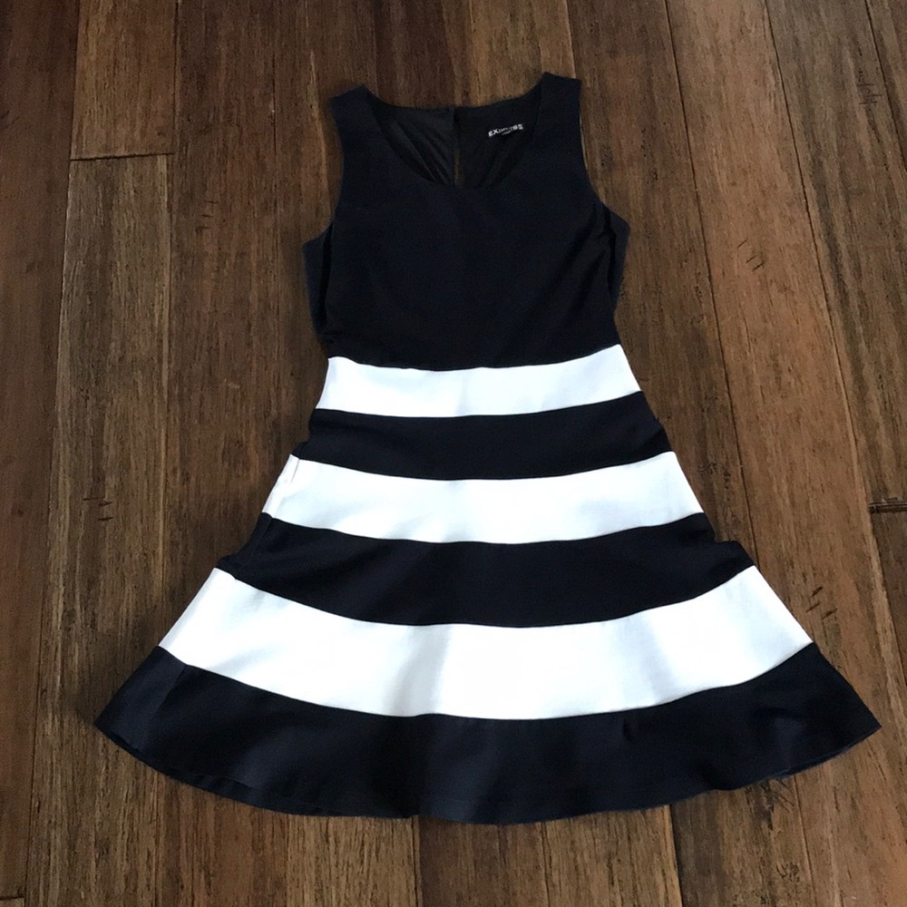 Express b&w aline dress!